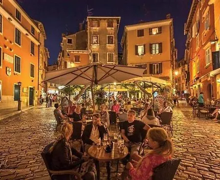 Old Town Zdenac Daire